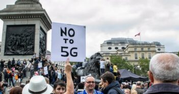 "5G-Netz gefährlich!" Über 12.000 skeptische Online-Suchanfragen über 5G täglich in USA (Foto: shutterstock - JessicaGirvan)