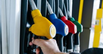 Irankrieg treibt Energiepreise massiv nach oben Minister fordert (Foto: AdobeStock - uladzimirzuyeu - 1958067935.jpeg)