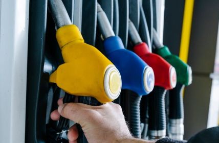 Irankrieg treibt Energiepreise massiv nach oben Minister fordert (Foto: AdobeStock - uladzimirzuyeu - 1958067935.jpeg)