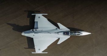 Saab enthüllt ersten zweisitzigen Gripen F für brasilianische (Foto: Saab AB)